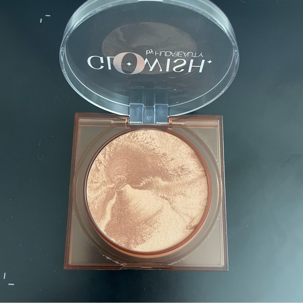 Huda bronzer